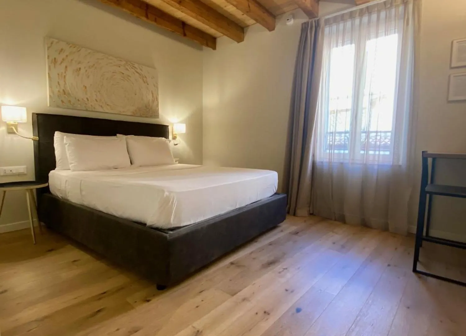 Malvezzi24 Boutique Rooms Desenzano del Garda 0*,
